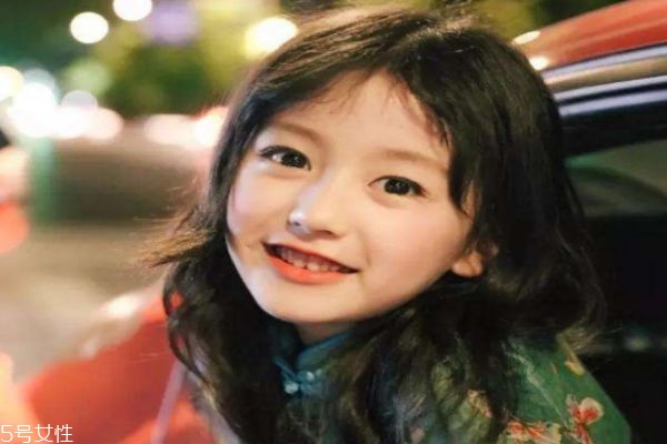 3歲寶寶短發(fā)簡(jiǎn)單編發(fā) 小女孩可愛發(fā)型 3歲寶寶短發(fā)簡(jiǎn)單編發(fā) 小女孩可愛發(fā)型