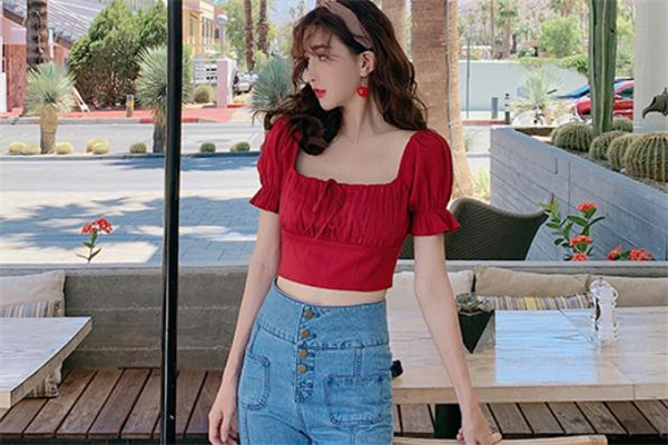 泡泡袖上衣什么顏色好看 泡泡袖上衣夏日穿搭 泡泡袖上衣什么顏色好看 泡泡袖上衣夏日穿搭