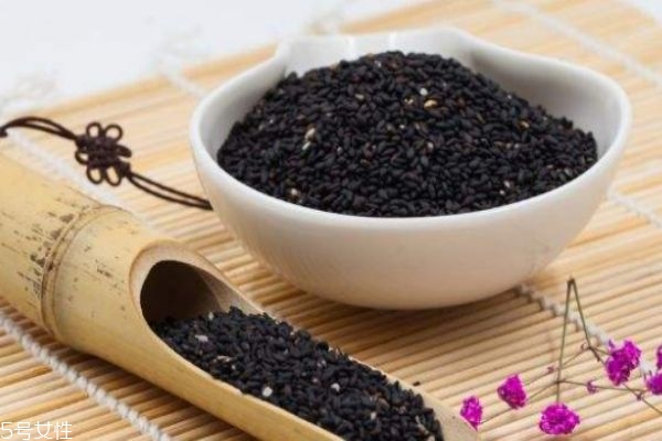 黑芝麻有什么作用呢 黑芝麻的營養(yǎng)價(jià)值有什么呢 黑芝麻有什么作用呢 黑芝麻的營養(yǎng)價(jià)值有什么呢