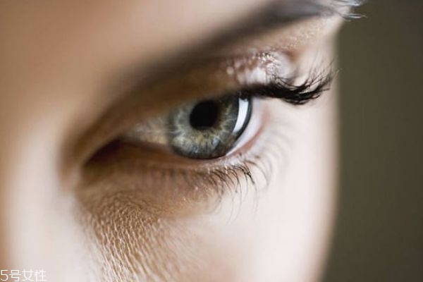 先貼眼膜還是先擦水乳 眼膜用在水乳前還是后 先貼眼膜還是先擦水乳 眼膜用在水乳前還是后