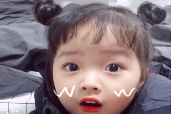 3歲寶寶短發(fā)簡(jiǎn)單編發(fā) 小女孩可愛發(fā)型 3歲寶寶短發(fā)簡(jiǎn)單編發(fā) 小女孩可愛發(fā)型