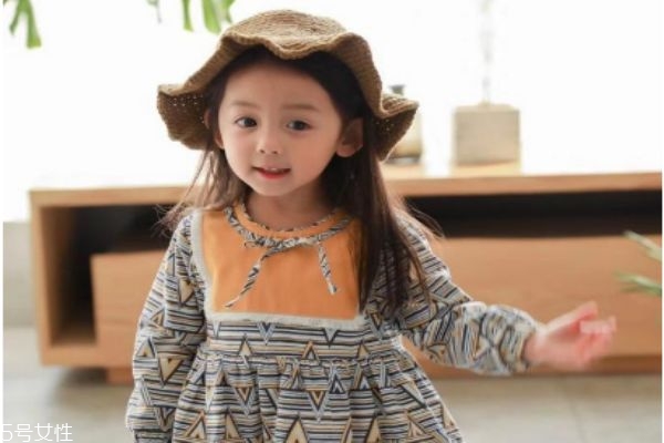 3歲寶寶短發(fā)簡(jiǎn)單編發(fā) 小女孩可愛發(fā)型 3歲寶寶短發(fā)簡(jiǎn)單編發(fā) 小女孩可愛發(fā)型