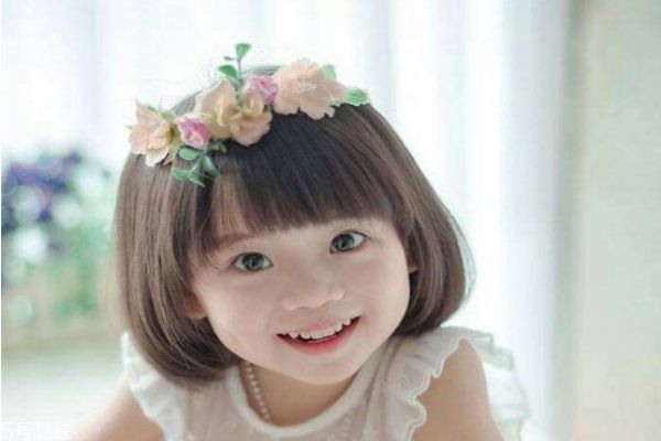 3歲寶寶短發(fā)簡(jiǎn)單編發(fā) 小女孩可愛發(fā)型 3歲寶寶短發(fā)簡(jiǎn)單編發(fā) 小女孩可愛發(fā)型