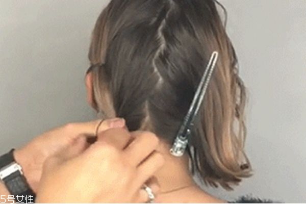 3歲寶寶短發(fā)簡(jiǎn)單編發(fā) 小女孩可愛發(fā)型 3歲寶寶短發(fā)簡(jiǎn)單編發(fā) 小女孩可愛發(fā)型