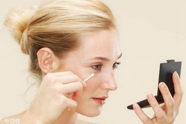 眼影眼線怎么卸妝 怎么卸眼妝最干凈 眼影眼線怎么卸妝 怎么卸眼妝最干凈