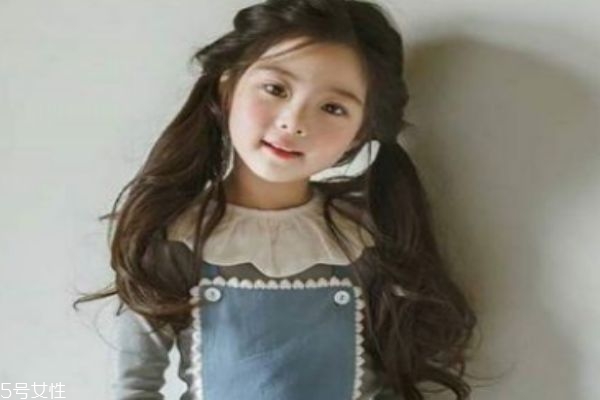 3歲寶寶短發(fā)簡(jiǎn)單編發(fā) 小女孩可愛發(fā)型 3歲寶寶短發(fā)簡(jiǎn)單編發(fā) 小女孩可愛發(fā)型