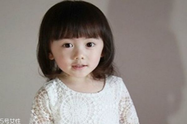 3歲寶寶短發(fā)簡(jiǎn)單編發(fā) 小女孩可愛發(fā)型 3歲寶寶短發(fā)簡(jiǎn)單編發(fā) 小女孩可愛發(fā)型