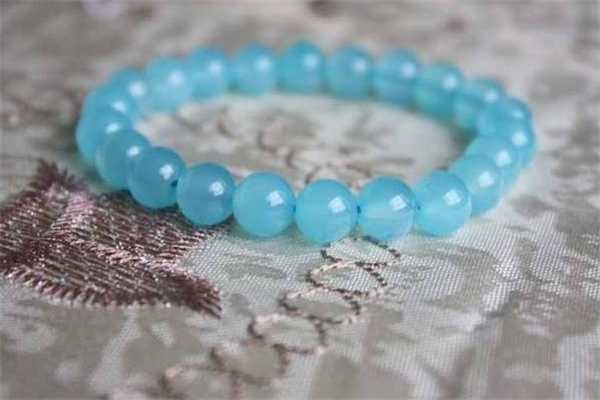 藍玉髓是水晶嗎 藍玉髓是什么石頭 藍玉髓是水晶嗎 藍玉髓是什么石頭