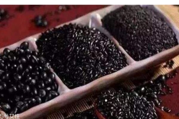 黑芝麻多少錢一斤呢 黑芝麻的營(yíng)養(yǎng)價(jià)值是多少呢 黑芝麻多少錢一斤呢 黑芝麻的營(yíng)養(yǎng)價(jià)值是多少呢
