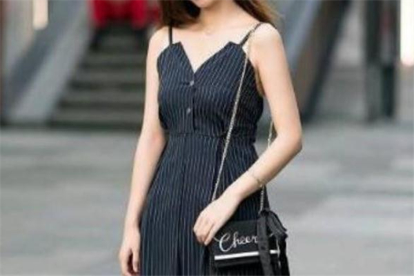 黑色包包配什么顏色衣服好看 黑色包包怎么搭配衣服 黑色包包配什么顏色衣服好看 黑色包包怎么搭配衣服