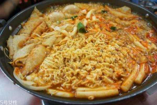 方便面可以常吃嗎 方便面是怎么做的呢 方便面可以常吃嗎 方便面是怎么做的呢