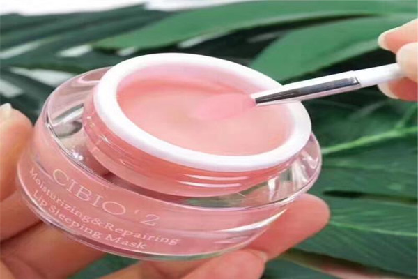 嘴唇干裂什么原因 嘴唇干裂怎么快速恢復(fù) 嘴唇干裂什么原因 嘴唇干裂怎么快速恢復(fù)