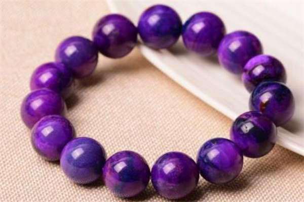 舒俱來是什么寶石 舒俱來石的功效與禁忌 舒俱來是什么寶石 舒俱來石的功效與禁忌