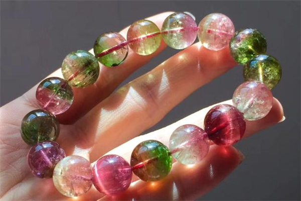 西瓜碧璽和糖果碧璽哪個好 西瓜碧璽什么顏色最珍貴 西瓜碧璽和糖果碧璽哪個好 西瓜碧璽什么顏色最珍貴