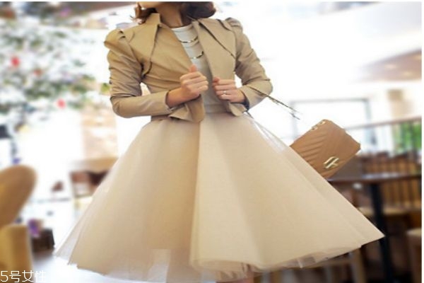 半身紗裙應(yīng)該怎么搭配上衣呢 半身紗裙應(yīng)該怎么穿搭呢 半身紗裙應(yīng)該怎么搭配上衣呢 半身紗裙應(yīng)該怎么穿搭呢