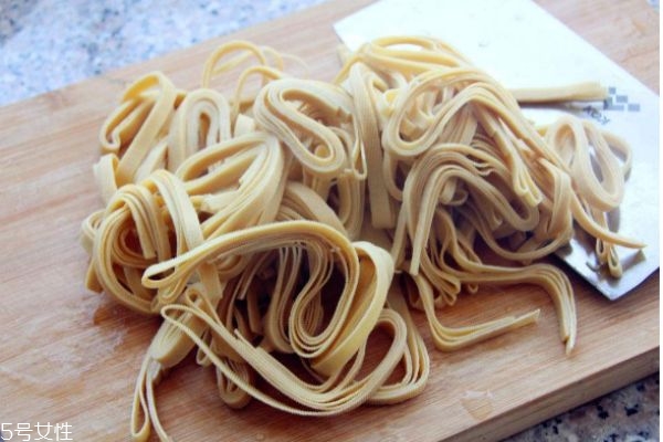 千張是什么做的呢 千張有什么營(yíng)養(yǎng)價(jià)值呢 千張是什么做的呢 千張有什么營(yíng)養(yǎng)價(jià)值呢