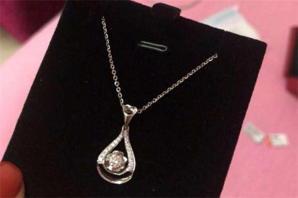 老鳳祥鉆石項鏈多少錢 老鳳祥鉆石項鏈價格 老鳳祥鉆石項鏈多少錢 老鳳祥鉆石項鏈價格