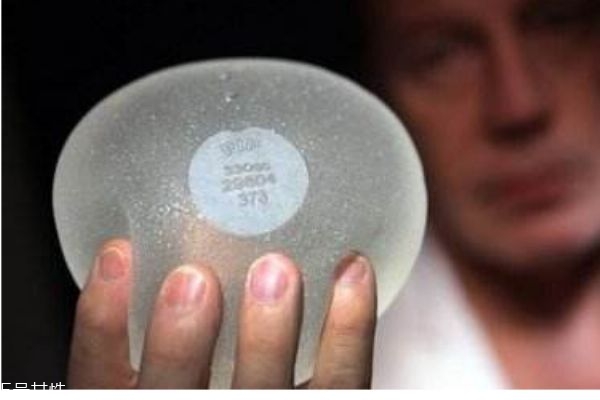 隆胸有什么禁忌人群?jiǎn)?隆胸需要注意什么呢 隆胸有什么禁忌人群?jiǎn)?隆胸需要注意什么呢