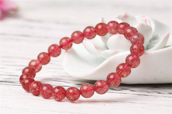 怎么看草莓晶真假 草莓晶手鏈真假辨別 怎么看草莓晶真假 草莓晶手鏈真假辨別