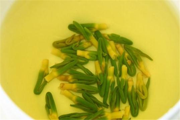 蓮子心用開水還是溫水泡 蓮子心用多少度水泡 蓮子心用開水還是溫水泡 蓮子心用多少度水泡