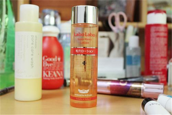 收斂水和面膜的順序是什么 收斂水先用還是面膜先用 收斂水和面膜的順序是什么 收斂水先用還是面膜先用