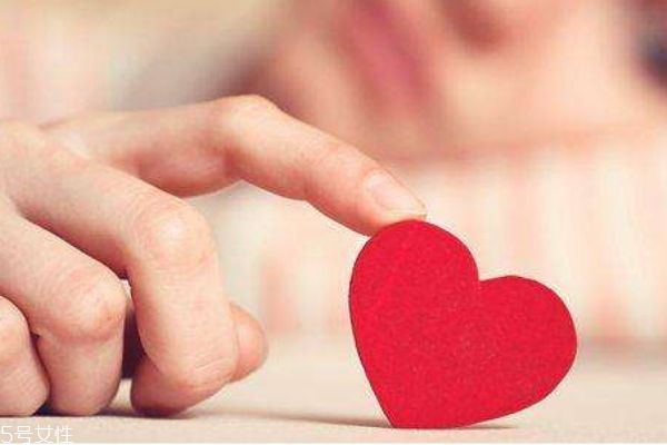 男朋友比較害羞怎么辦呢 為什么男朋友從來(lái)不說(shuō)情話呢 男朋友比較害羞怎么辦呢 為什么男朋友從來(lái)不說(shuō)情話呢