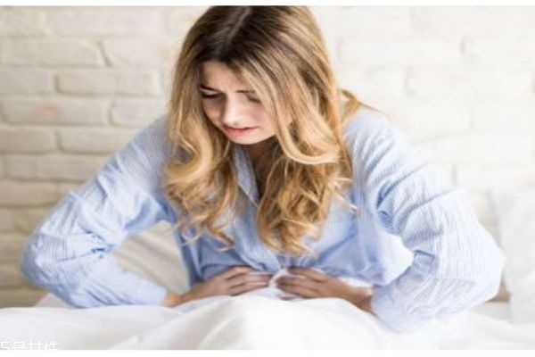 女性為什么會痛經(jīng) 應(yīng)該怎么緩解痛經(jīng)呢