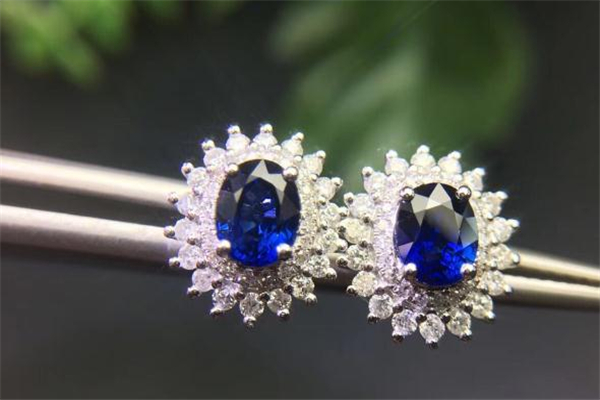 斯里蘭卡藍(lán)寶石有收藏價(jià)值嗎 斯里蘭卡藍(lán)寶石怎么樣 斯里蘭卡藍(lán)寶石有收藏價(jià)值嗎 斯里蘭卡藍(lán)寶石怎么樣