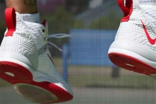 耐克zoom rize實戰(zhàn)測評-zoom rize適合什么位置 耐克zoom rize實戰(zhàn)測評-zoom rize適合什么位置