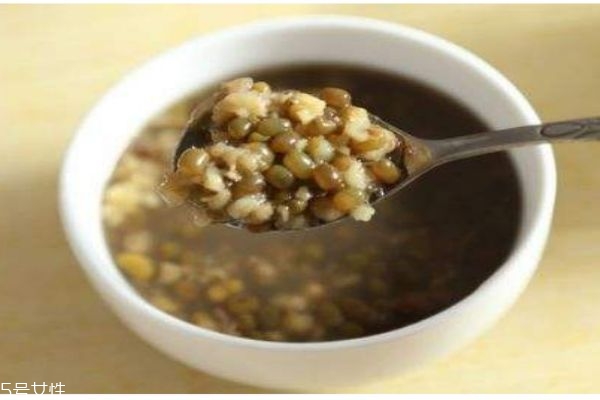 什么是綠豆呢 綠豆有什么營養(yǎng)價(jià)值呢 什么是綠豆呢 綠豆有什么營養(yǎng)價(jià)值呢