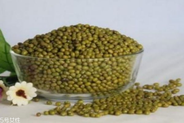 什么是綠豆呢 綠豆有什么營養(yǎng)價(jià)值呢 什么是綠豆呢 綠豆有什么營養(yǎng)價(jià)值呢