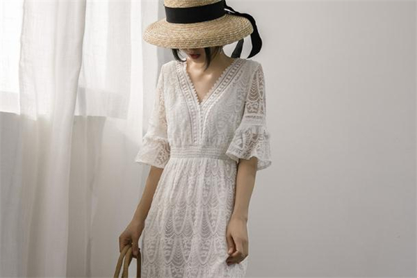 蕾絲連衣裙什么顏色好看 蕾絲連衣裙什么顏色顯瘦 蕾絲連衣裙什么顏色好看 蕾絲連衣裙什么顏色顯瘦