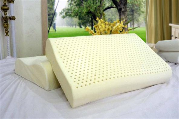 乳膠枕頭變黃怎么處理 乳膠枕頭發(fā)黃怎么清洗 乳膠枕頭變黃怎么處理 乳膠枕頭發(fā)黃怎么清洗