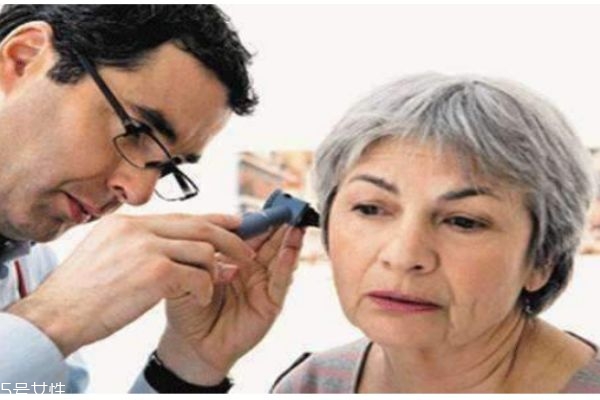 人應(yīng)該怎么保護自己的耳朵呢 不保護耳朵有什么危害呢 人應(yīng)該怎么保護自己的耳朵呢 不保護耳朵有什么危害呢