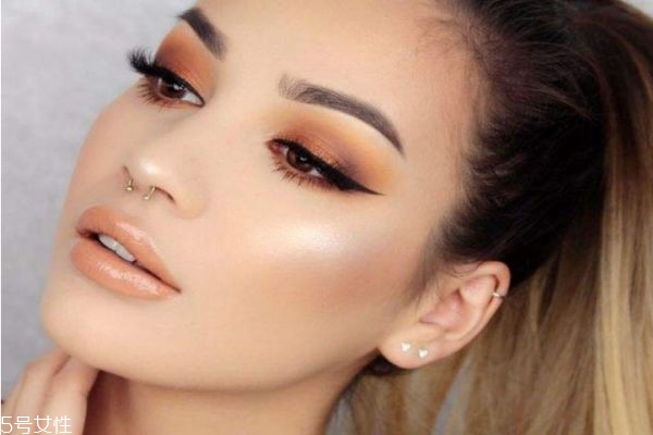 如何打造歐美妝 好看的歐美妝教程 如何打造歐美妝 好看的歐美妝教程