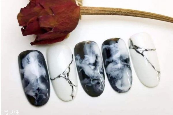 暈染大石紋美甲教程 暈染美甲圖片大全 暈染大石紋美甲教程 暈染美甲圖片大全