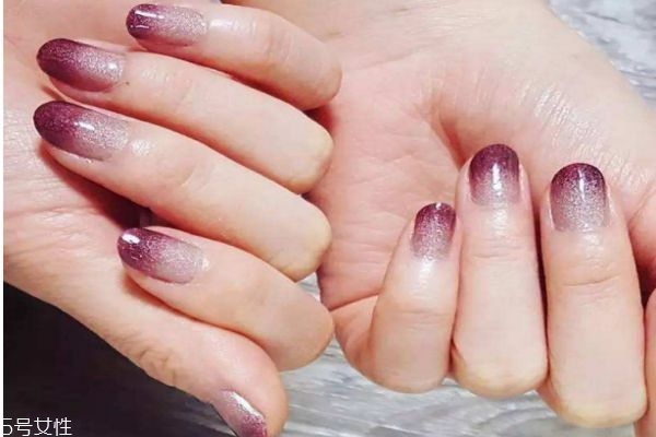 夏季暈染美甲教程 暈染漸變美甲教程步驟 夏季暈染美甲教程 暈染漸變美甲教程步驟