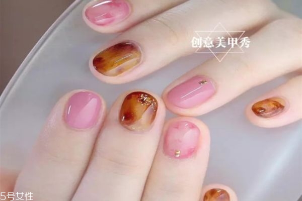 暈染美甲有哪些 線條暈染美甲教程 暈染美甲有哪些 線條暈染美甲教程