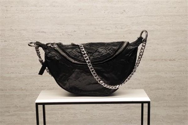 小ck腰包哪個(gè)顏色好看 小ck腰包有幾種顏色 小ck腰包哪個(gè)顏色好看 小ck腰包有幾種顏色