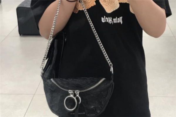 小ck腰包真假對(duì)比 小ck腰包怎么看真假 小ck腰包真假對(duì)比 小ck腰包怎么看真假