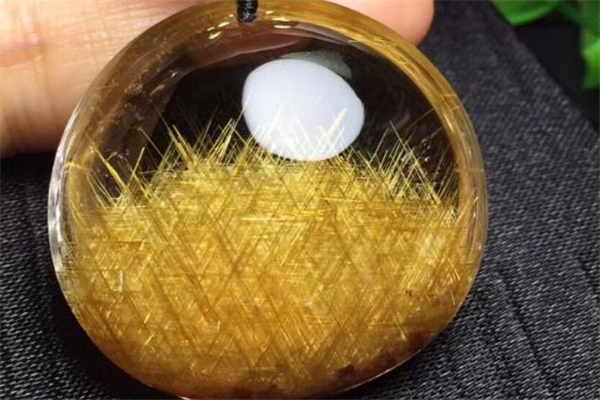 黃發(fā)晶是什么 黃發(fā)晶是天然的嗎 黃發(fā)晶是什么 黃發(fā)晶是天然的嗎