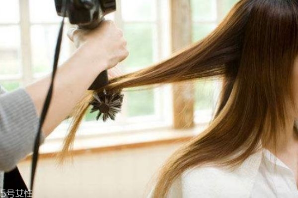 調(diào)養(yǎng)頭發(fā)需要補充哪些營養(yǎng) 護理頭發(fā)有哪些常見誤區(qū) 調(diào)養(yǎng)頭發(fā)需要補充哪些營養(yǎng) 護理頭發(fā)有哪些常見誤區(qū)