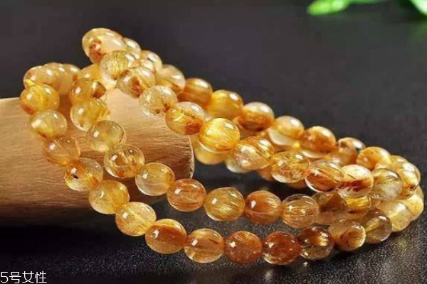 如何挑選黃發(fā)晶呢 黃發(fā)晶有什么寓意呢 如何挑選黃發(fā)晶呢 黃發(fā)晶有什么寓意呢