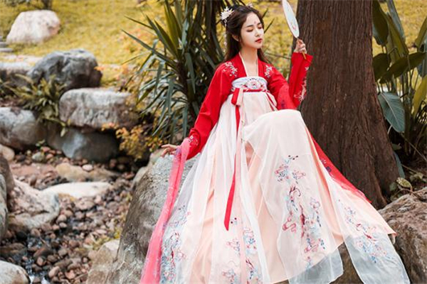 漢服怎么穿齊胸襦裙 漢服齊胸襦裙怎么穿不會(huì)掉 漢服怎么穿齊胸襦裙 漢服齊胸襦裙怎么穿不會(huì)掉