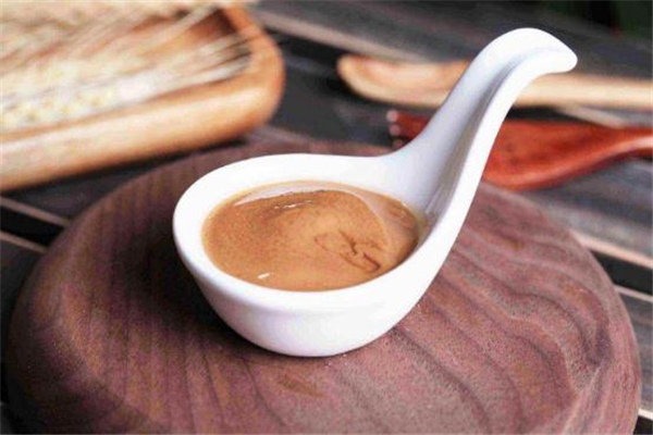 芝麻醬用什么油調(diào)更香 調(diào)芝麻醬用熱水還是冷水好 芝麻醬用什么油調(diào)更香 調(diào)芝麻醬用熱水還是冷水好