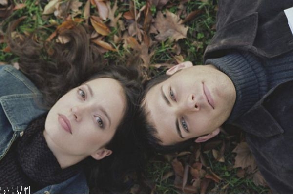 男女戀愛(ài)相處多久才能同居 婚前同居的5個(gè)心理準(zhǔn)備 男女戀愛(ài)相處多久才能同居 婚前同居的5個(gè)心理準(zhǔn)備