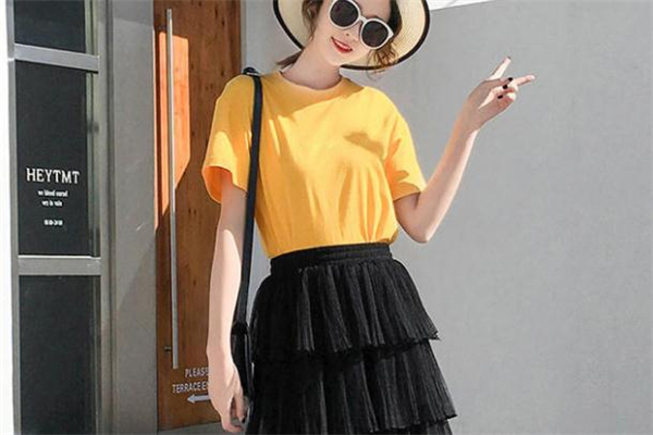 短袖配什么裙子好看 穿短袖怎么搭配裙子 短袖配什么裙子好看 穿短袖怎么搭配裙子