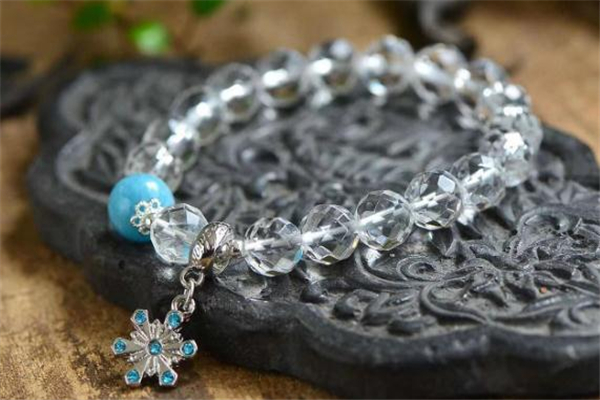 白水晶可以戴著洗澡嗎 白水晶洗澡要取嗎 白水晶可以戴著洗澡嗎 白水晶洗澡要取嗎