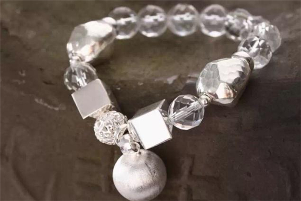 白水晶可以戴著洗澡嗎 白水晶洗澡要取嗎 白水晶可以戴著洗澡嗎 白水晶洗澡要取嗎