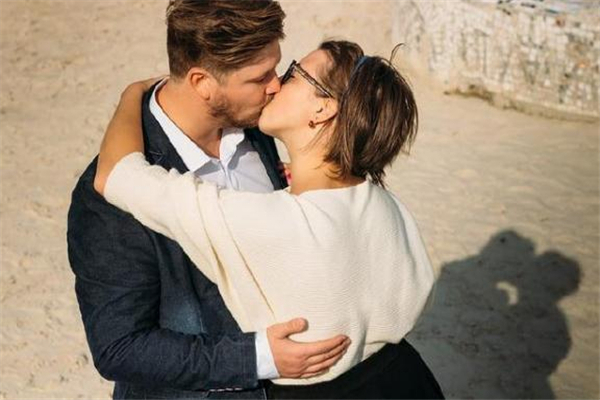 怎么追很害羞的女生 害羞內(nèi)向的女孩怎么追 怎么追很害羞的女生 害羞內(nèi)向的女孩怎么追